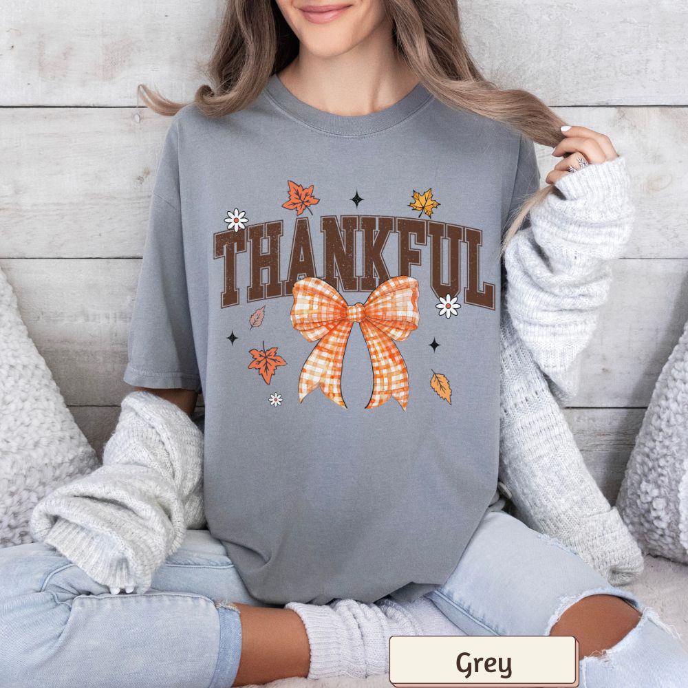 Women's T-Shirt – Thankful Coquette Fall Pumpkin Spice Retro Autumn Vibes