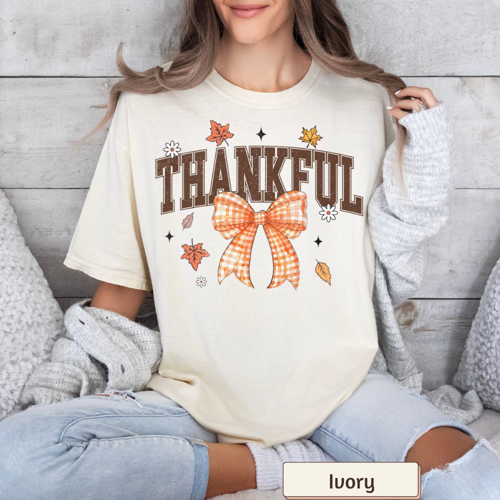 Women's T-Shirt – Thankful Coquette Fall Pumpkin Spice Retro Autumn Vibes