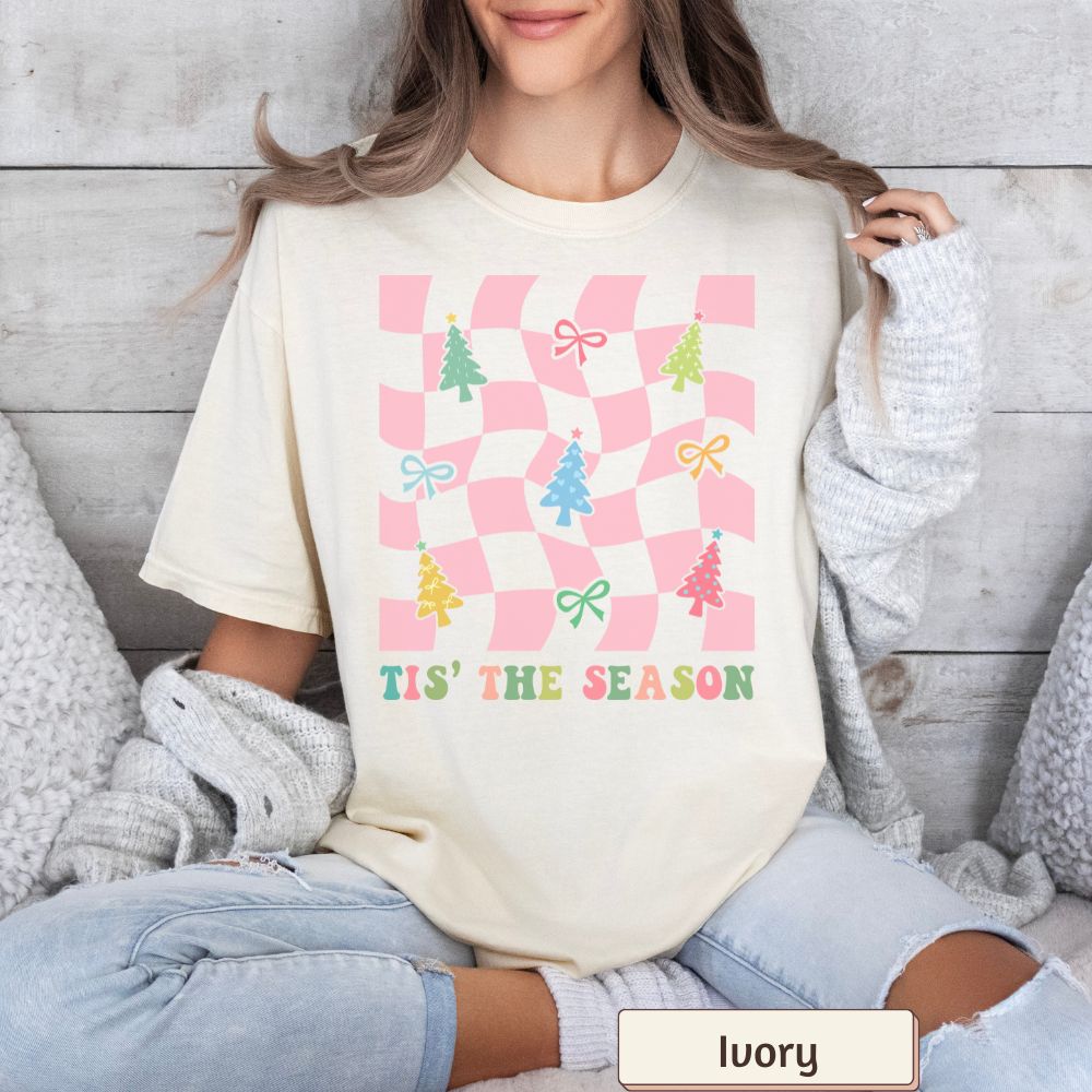 Christmas T-Shirt - Comfort Colors Women's - 'Tis the Season - Boho Retro Holiday Style