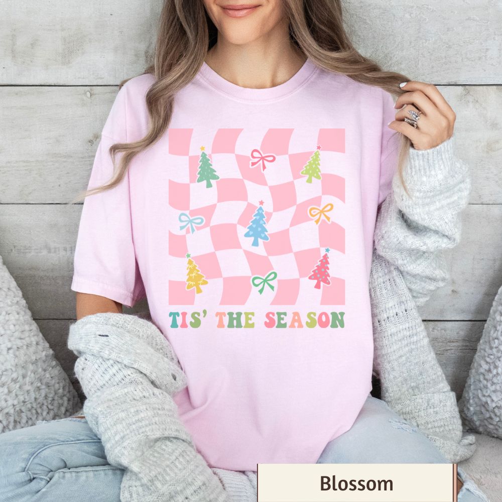 Christmas T-Shirt - Comfort Colors Women's - 'Tis the Season - Boho Retro Holiday Style