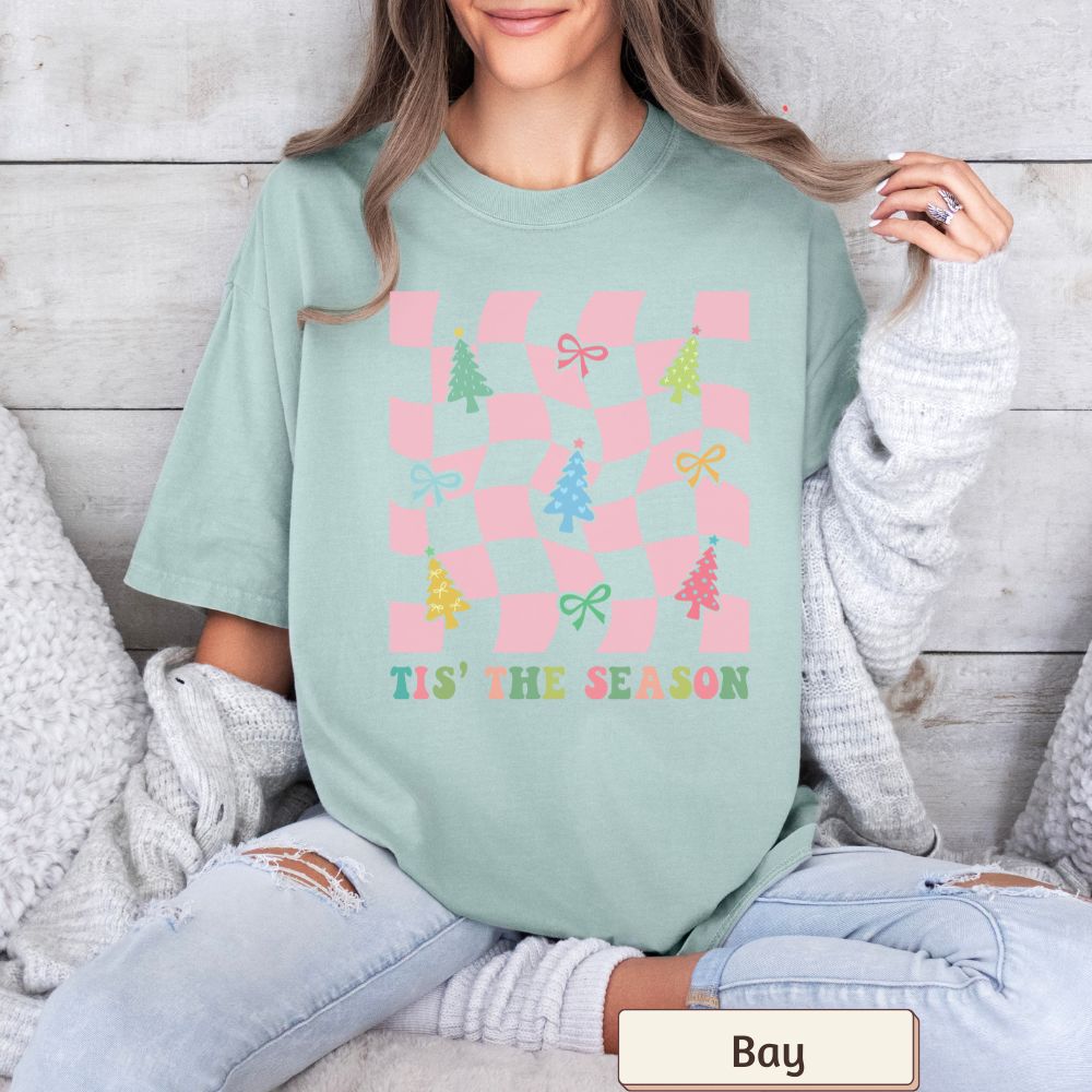 Christmas T-Shirt - Comfort Colors Women's - 'Tis the Season - Boho Retro Holiday Style